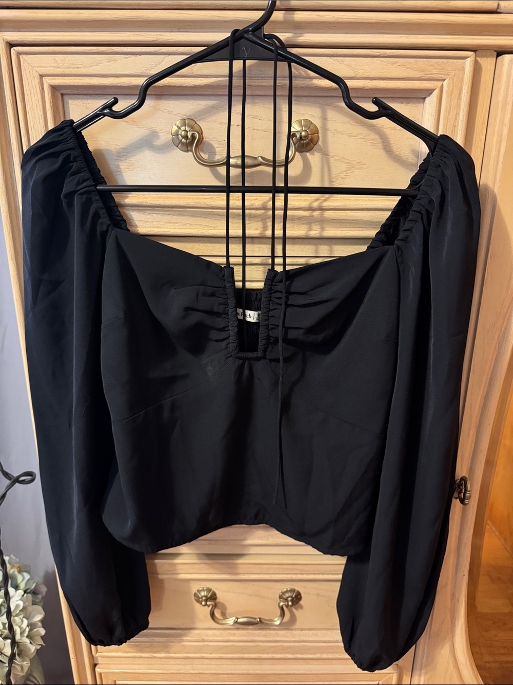 Abercrombie & Fitch Black Off-Shoulder Long Sleeve Crop Top